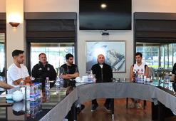 Beşiktaş Başkanı Yücel, Alanyaspor maçı öncesinde takımla bir araya geldi
