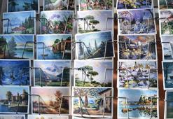 Yılbaşı klasiği kartpostallar tarih oldu: Öğrenciler bazen ödev için alıyor