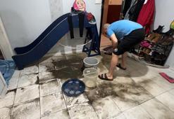 Avcılar'da sağanak yağış etkili oldu; iki evin bodrum katını su bastı