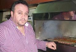 Tartışan müşterileri sakinleştirmeye çalışan işletmeci kalpten öldü