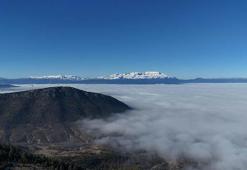 Türkiye’nin en büyük tatlı su gölü sisle kaplandı