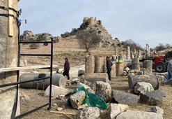 Çukurova’nın Efes’inde depremde yıkılan sütunlu yol, ayağa kaldırılıyor