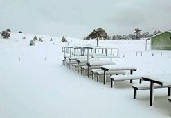 Salda Kayak Merkezi'ne mevsimin ilk karı yağdı