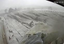 Hortum 5 muz serasını yıktı, o anlar kamerada