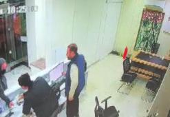 Döviz bürosunu gasbedip, çalışanı rehin alan şüpheli yakalandı; olay anı kamerada