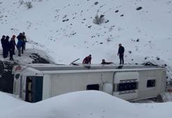Erzincan'da yolcu otobüsü, şarampole yuvarlandı; 1 ölü, 30 yaralı