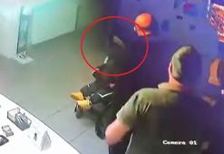 Klinikte yüksek sesle konuşup küfreden Suriyeli kadın, kendisini uyaran diş hekimini bıçakladı; o anlar kamerada