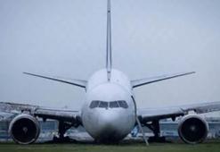 Kanada'da yolcu uçağı pistten çıkarak alev aldı