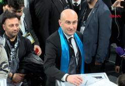 Beşiktaş Başkan Adayı Hüseyin Yücel, oyunu kullandı