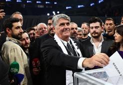 Beşiktaş Başkan Adayı Serdal Adalı, oyunu kullandı