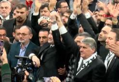 Serdal Adalı ve Hüseyin Yücel, el ele genel kurulu selamladı