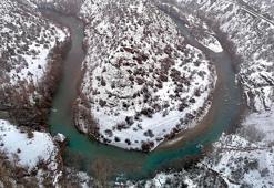 Doğa harikası Munzur Vadisi’nde kar güzelliği, dronla görüntülendi
