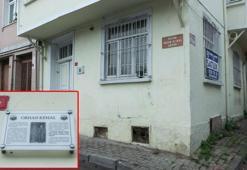 Orhan Kemal'in Fatih'te oturduğu ev 10 milyon liraya satışa çıkarıldı