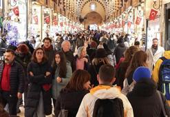 Yeni yıla saatler kala Eminönü'nde alışveriş yoğunluğu