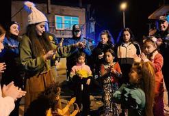 Çanakkale’de polislerden çocuklara sürpriz yeni yıl kutlaması