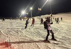 Erciyes'te yeni yıl öncesi 'gece kayağı'