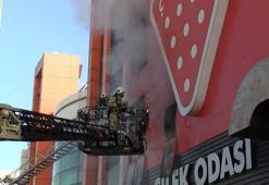 Çekmeköy'de 4 katlı mobilya mağazasında yangın