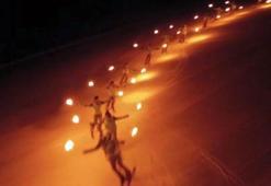 Kartalkaya’da meşalelerle kayak gösterisi