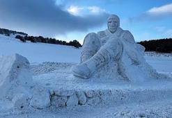 Sarıkamış’ta kardan heykellerin yapımına başlandı