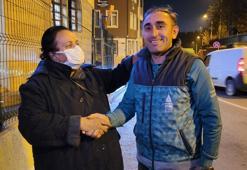 Beyoğlu'nda sokakta temizlik yaparken bulduğu altın dolu çantayı sahibine teslim etti
