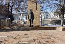 Sivas Kongresi ruhunu taşa yansıtan 60 yıllık anıtın yenilenmesi için çalışma
