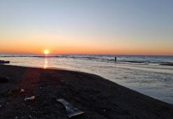 Asi Nehri'nde balıkçıların gün doğumunda balık mesaisi