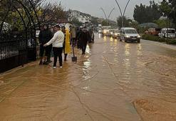 Datça'da sağanak; dere taştı, ev ve iş yerlerini su bastı