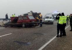 Kırşehir'de 3 araç çarpıştı: 3 ölü, 6'sı ağır 21 yaralı
