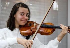 İnternetten izlediği keman videosundan heveslendi, virtüözlük yolunda ilerliyor
