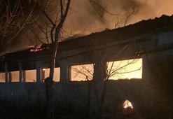 Çiftlikte samanlıkta çıkan yangın 1 saatte söndürüldü