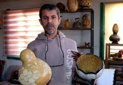 Kendi yetiştirdiği su kabakları ile doğada bulduğu odun parçalarından hayvan figürleri yapıyor