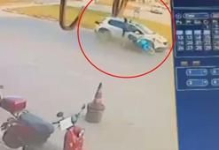 Otomobil ile çarpışan motosikletin sürücüsü öldü; kaza anı kamerada