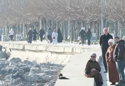 İstanbul'da güzel havayı fırsat bilenler sahileri doldurdu