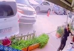 İş yerine giren otomobilin çarpmasından son kurtuldular; o anlar kamerada