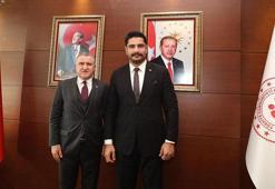 Bakan Bak, Türkiye Güreş Federasyonu Başkanı Taha Akgül’ü makamında kabul etti