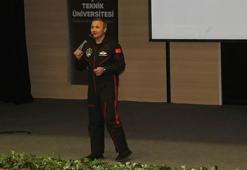 Alper Gezeravcı, Eskişehir'de üniversitelilerle bir araya geldi