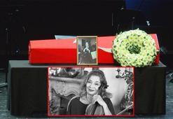 Devlet Sanatçısı Ayla Erduran topağa verildi