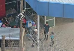 Adana'da 22 ilkokul öğrencisi, gıda zehirlenmesi şüphesiyle hastaneye kaldırıldı