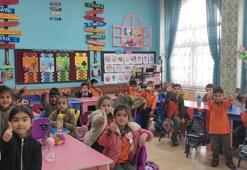 İlkokul öğrencilerinden 'Çalışan Gazeteciler Günü' kutlaması