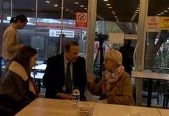 Eski Devlet Bakanı Mehmet Sevigen Edip Akbayram'ı hastanede ziyaret etti