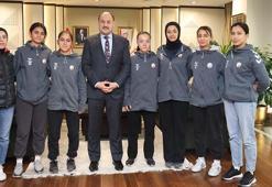 Saldırıya uğrayan Güneşin Çocukları Hentbol Takımına destek