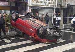 Kağıthane’de otomobil park halindeki araçlara çarpıp takla attı; o anlar kamerada