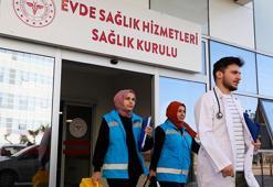 1400 hastaya evde sağlık hizmeti; duygusal anlar da yaşanıyor