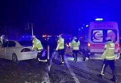 Uşak'ta otomobil ile işçi servisi çarpıştı: 28 yaralı