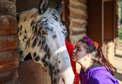 Otizmli çocuklar, atlı terapiyle fiziksel, duygusal iyileşme sağlıyor