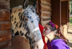 Otizmli çocuklar, atlı terapiyle fiziksel, duygusal iyileşme sağlıyor