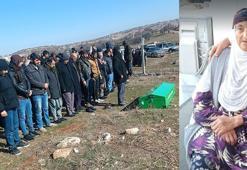 Eski muhtarın pompalı tüfekle öldürdüğü eşi, toprağa verildi