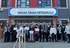 Doğu ve Güneydoğu'da öğrenciler karnelerini aldı