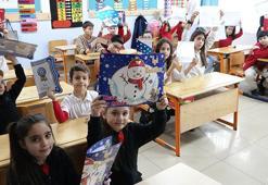 Aynı okulda eğitim gören 10'u da ikiz 20 öğrenci karnelerini aldı