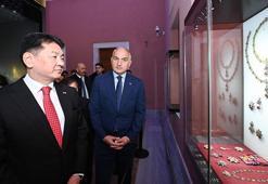 Bakan Ersoy, Moğolistan Cumhurbaşkanı ile Topkapı Sarayı ve Ayasofya'yı ziyaret etti